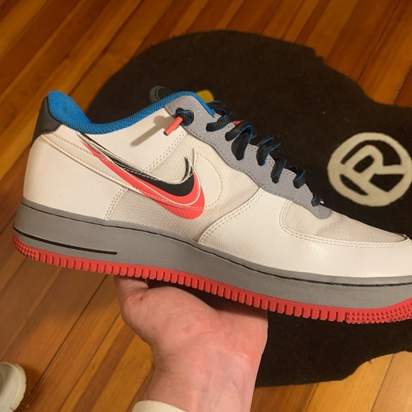 Nike Air Force 1 LV8 - Picture 4 of 4